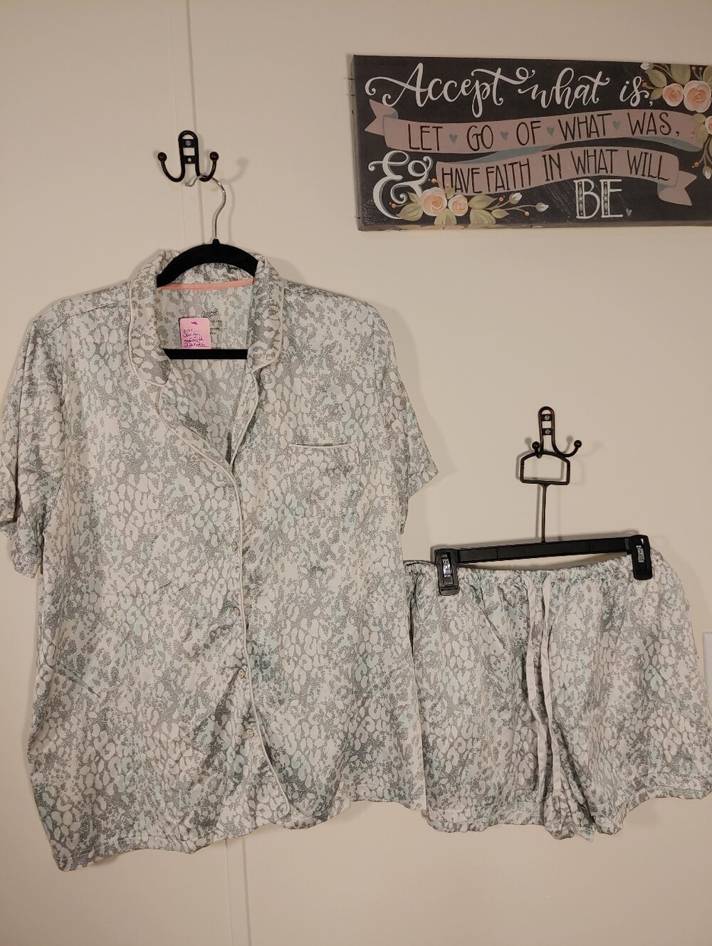 Like New Large Jaclyn Smith Blue/grey Snake Print Short Sleeve Pajama set